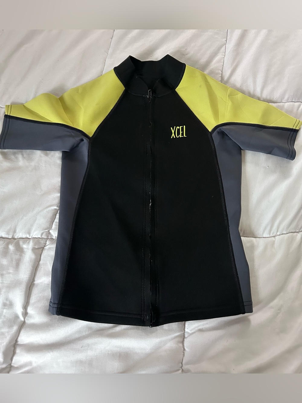 XCEL Kids' Short Sleeve Swim Rashguard - Black & Neon Yellow